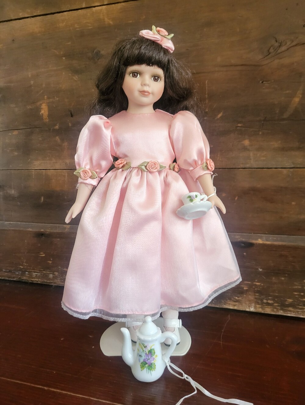 Avon 2000 Spring Tea Easter Special Memories Porcelain Doll Christina